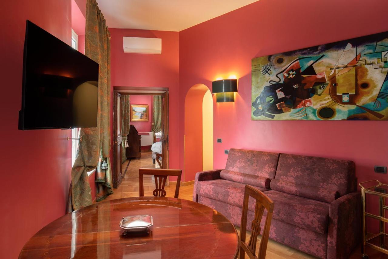 94 Piazza Di Spagna Maison d'hôtes 2*